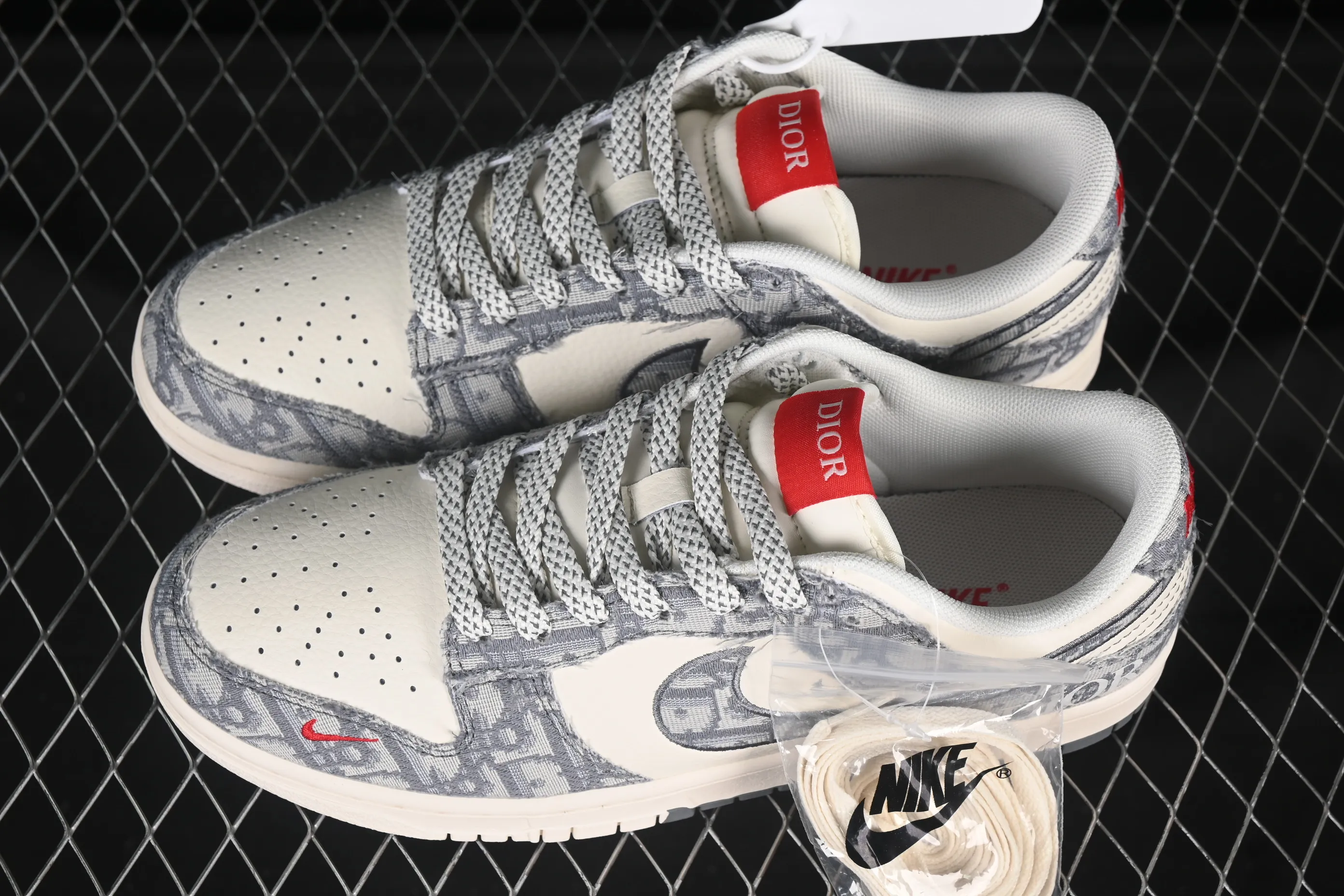 All categories Nk SB Dunk series Nk SB Dunk Low High-end custom low-top sneakers Nike SB Dunk Low Dior series Fabric gray hook Anniversary high-end custom low-top casual sneakers SJ2258-013